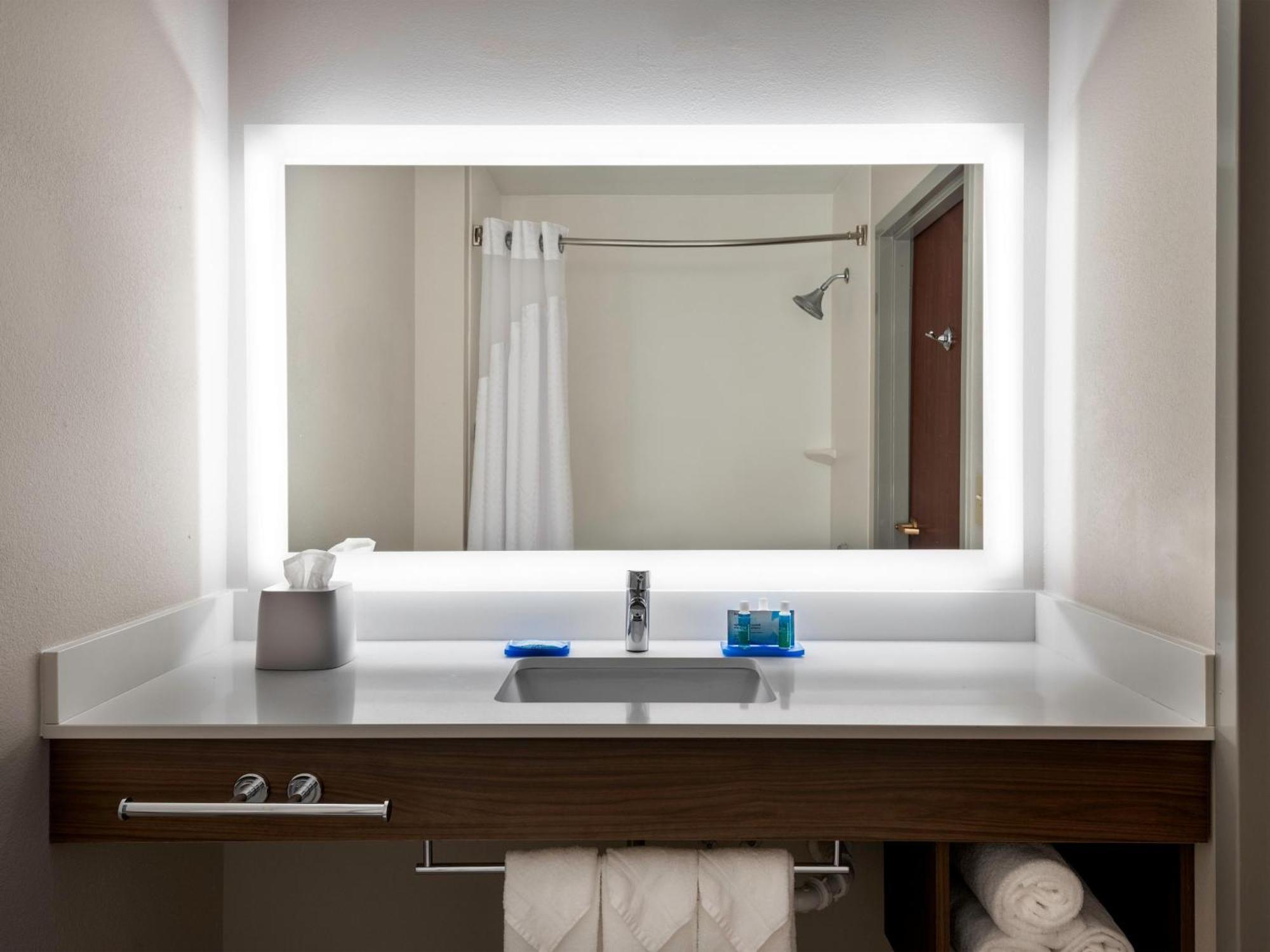 Holiday Inn Express & Suites Charlotte Arpt-Belmont By Ihg Dış mekan fotoğraf