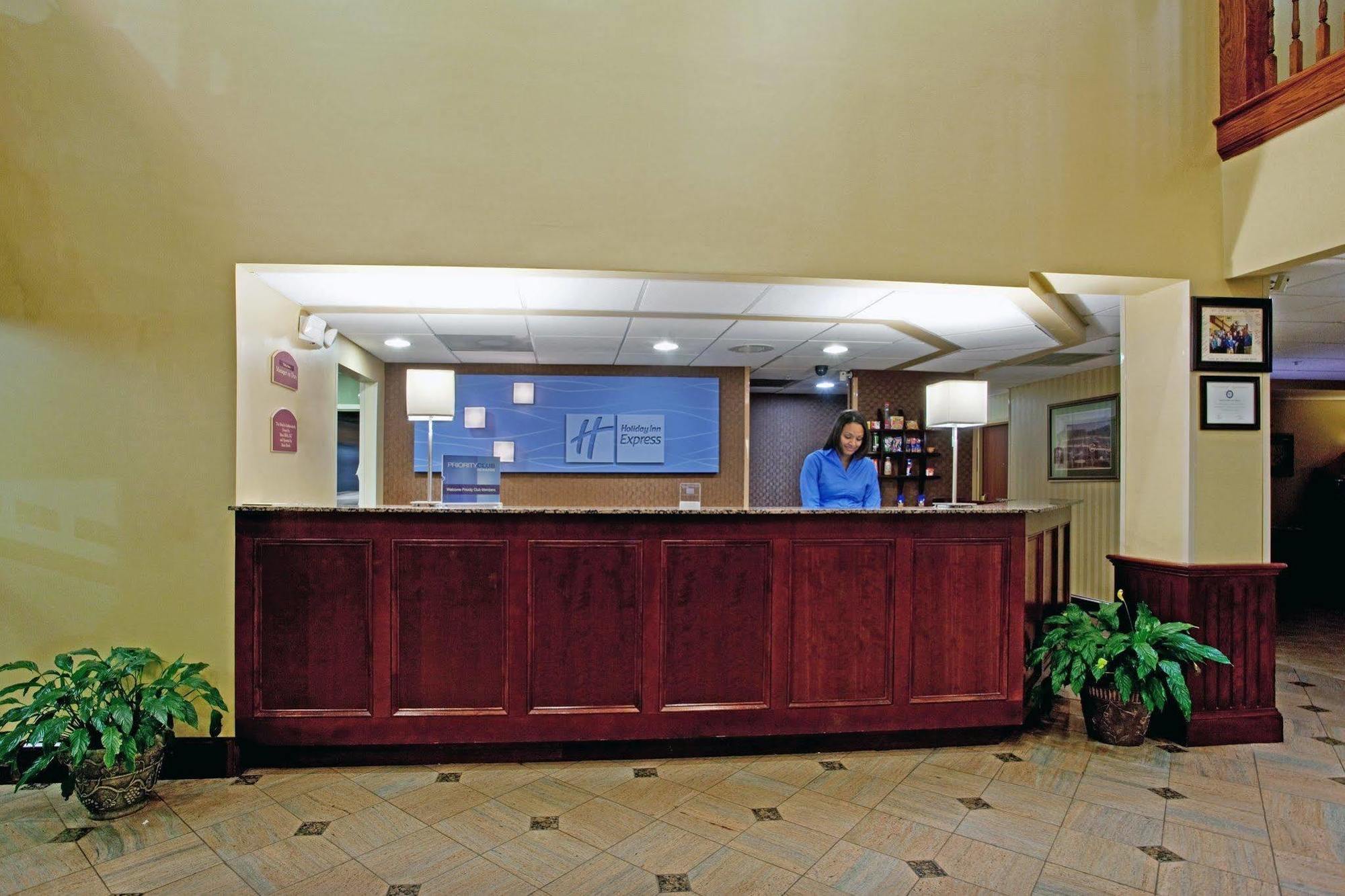 Holiday Inn Express & Suites Charlotte Arpt-Belmont By Ihg Dış mekan fotoğraf