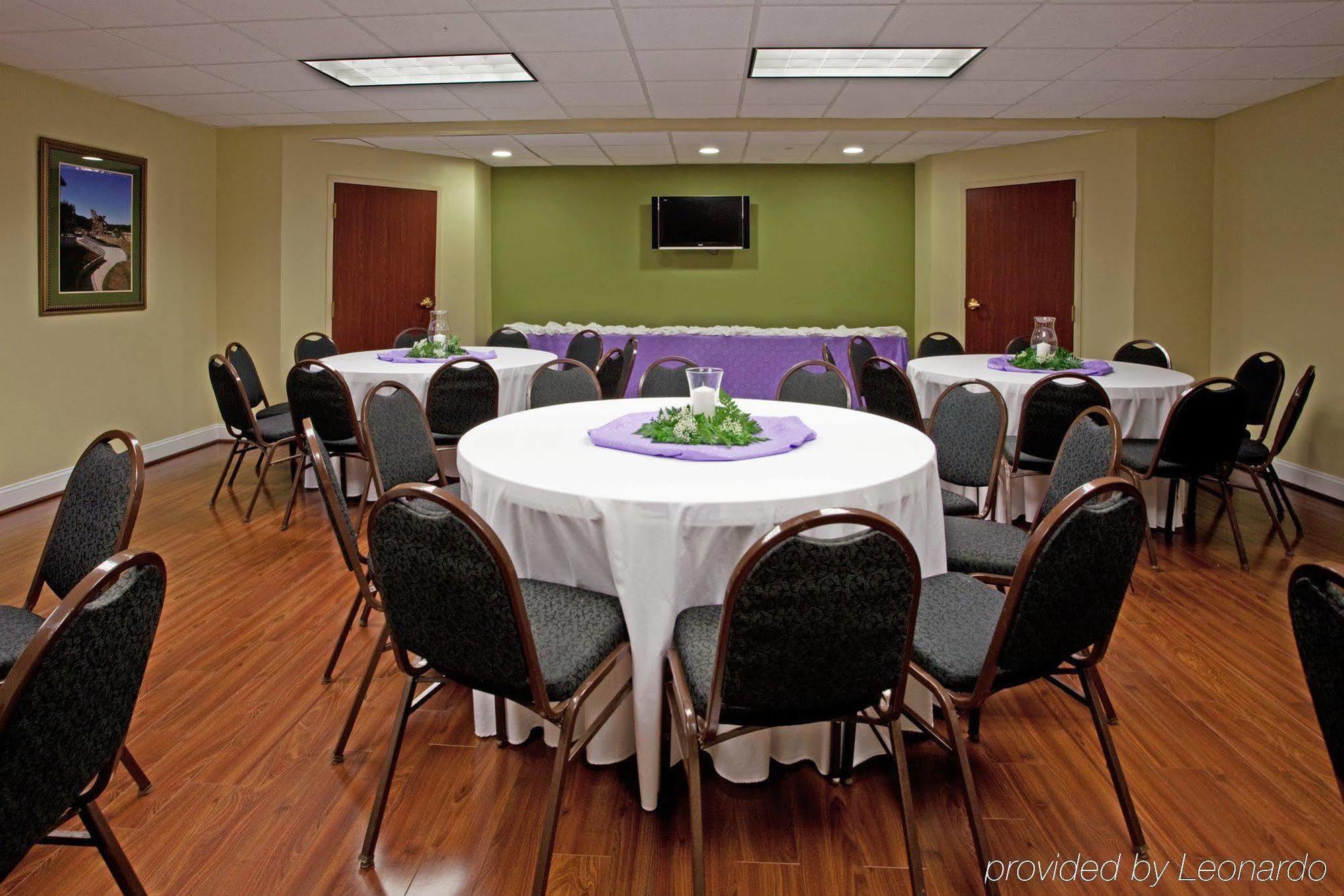 Holiday Inn Express & Suites Charlotte Arpt-Belmont By Ihg Dış mekan fotoğraf